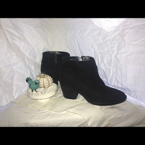 Black blondo boots